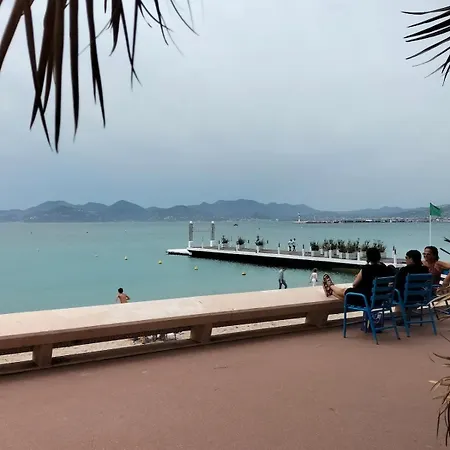 Croisette Rouaze - *